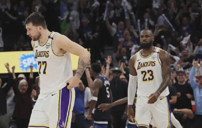 NBA 季后赛湖人客场战森林狼，东契奇强势反弹全场轰 38 分