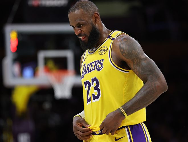 NBA 季后赛湖人与森林狼 G4 对决，湖人末节崩盘惨遭逆转
