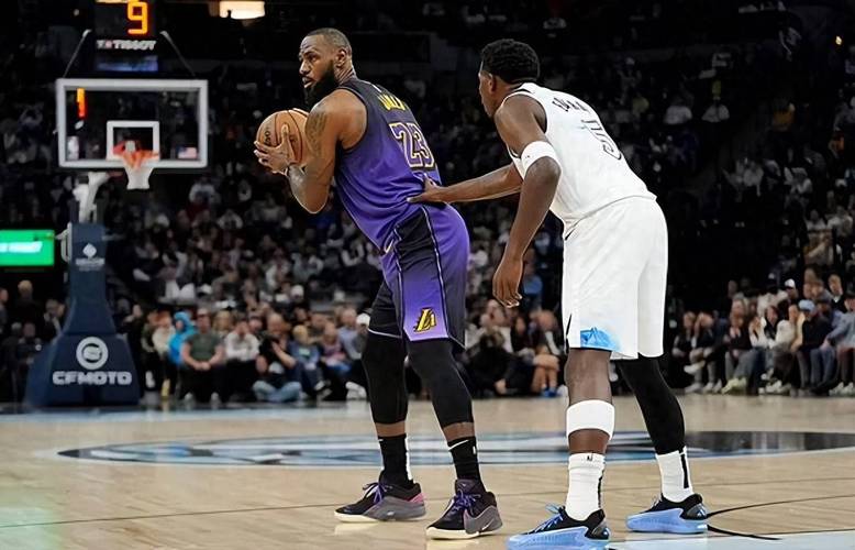 NBA 季后赛湖人与森林狼 G4 对决，湖人末节崩盘惨遭逆转