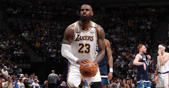 4月28日NBA季后赛湖人负森林狼 詹姆斯倾其所有仍留致命失误