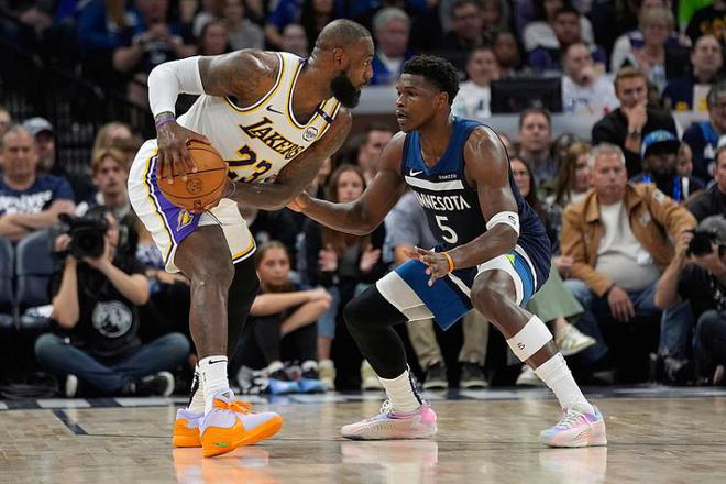 4月28日NBA季后赛湖人负森林狼 詹姆斯倾其所有仍留致命失误