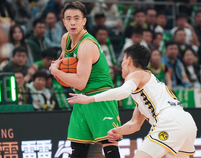0比3惨遭横扫辽宁男篮王朝落幕 今夏阵容大洗牌杨鸣两难