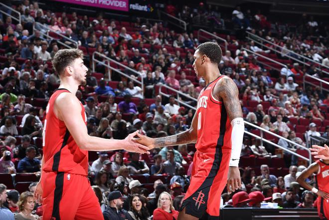 NBA首轮赛况：火箭欲逆转勇士，杰伦·格林表现成关键