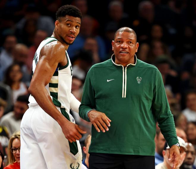 NBA季后赛东西部格局初现，雄鹿为何成东部最被高估球队？