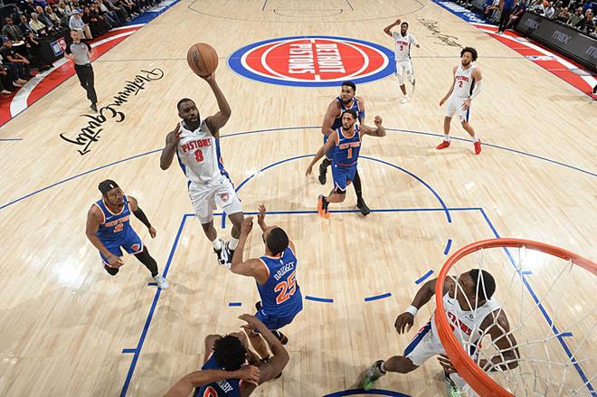 NBA 季后赛：尼克斯布伦森绝杀活塞，小哈达威状态低迷