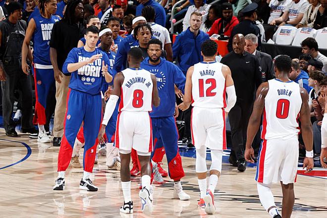 NBA 季后赛：尼克斯布伦森绝杀活塞，小哈达威状态低迷