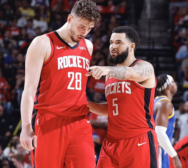 NBA 季后赛火箭与勇士第 6 回合激战，火箭险胜勇士
