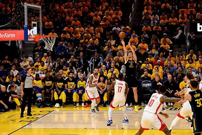 NBA 季后赛火箭胜勇士扳平总比分，波斯特表现令人无语