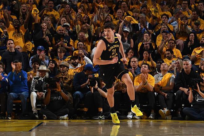 NBA 季后赛火箭胜勇士扳平总比分，波斯特表现令人无语