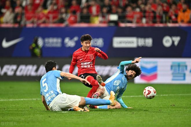 中超本土射手榜：老将谭龙居首，韦世豪表现亮眼令人期待