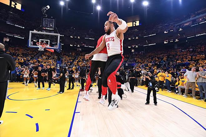 NBA季后赛火箭胜勇士扳平总比分，狄龙-布鲁克斯表现欠佳