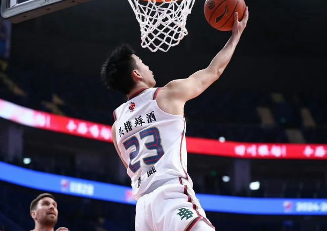 CBA新星杨瀚森赴美特训，受邀参加2025年NBA选秀联合试训备受期待