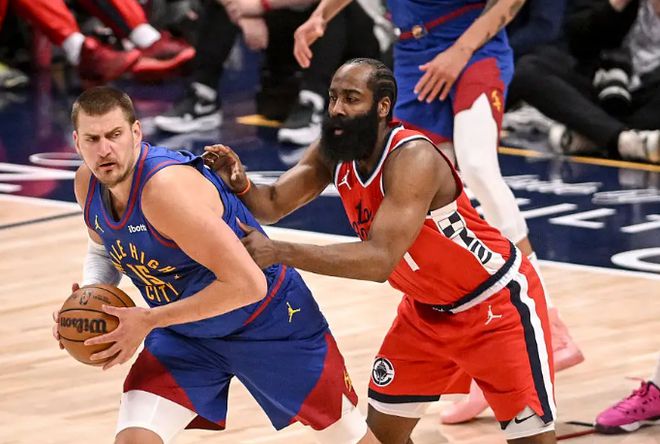 NBA巨星统治时代渐落幕，年轻一代强势崛起崭露头角