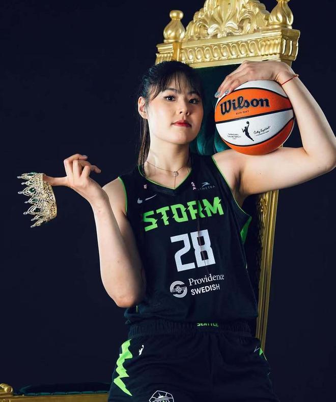WCBA 休赛期李月汝何去何从？留洋虽苦却为提升中国女篮实力