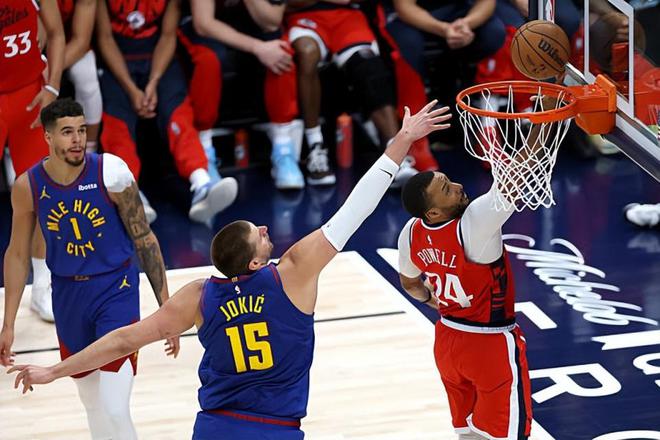 NBA 季后赛：掘金胜快船晋级，鲍威尔低迷快船再折戟首轮