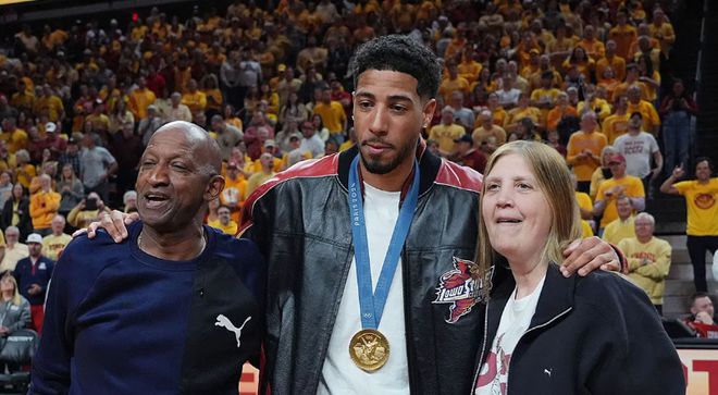 5月5日NBA季后赛骑士与步行者次轮G1战，哈里伯顿表现抢眼