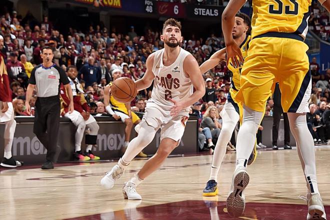NBA东部半决赛：步行者胜骑士先拔头筹，杰罗姆表现出色