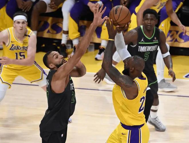 NBA 季后赛首轮结束，流量大队表现各异，老派球星个人数据如何？