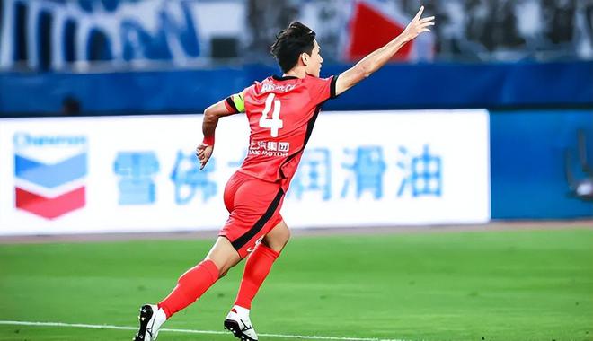 中超第11轮焦点战：上海海港2-0胜武汉三镇，徐新成首功之臣