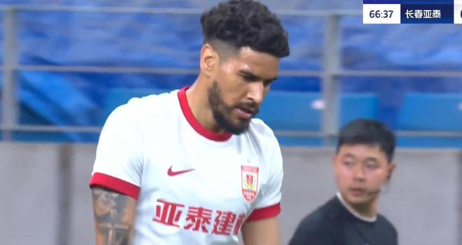中超第11轮青岛海牛3-0胜长春亚泰，谢晖李霄鹏压力几何？