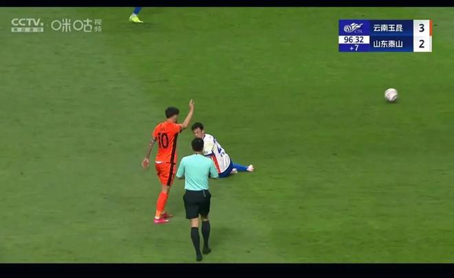 中超第11轮山东泰山2-0领先被3-2逆转，换帅或成解决现状关键