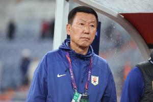 山东泰山队输球士气受挫，崔康熙面临问责，未来如何追回差距？