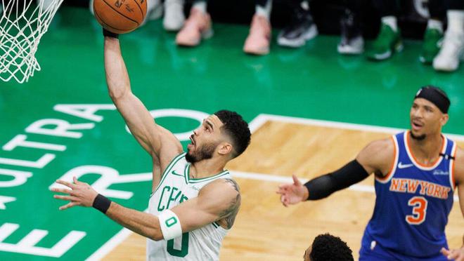 NBA季后赛次轮尼克斯VS绿军G1激战，多组对决看点十足