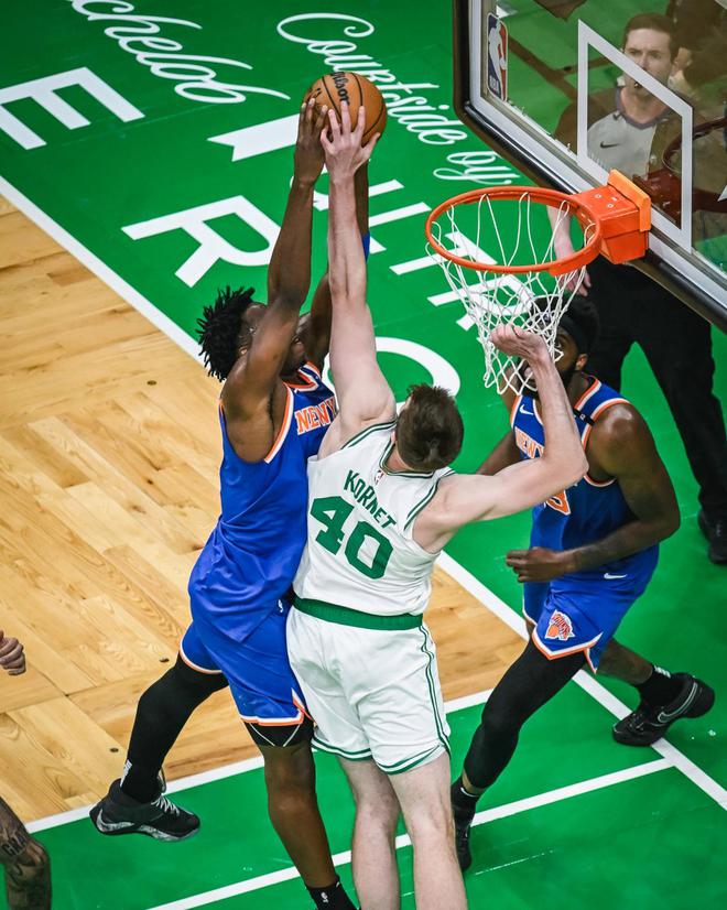 NBA季后赛次轮尼克斯VS绿军G1激战，多组对决看点十足