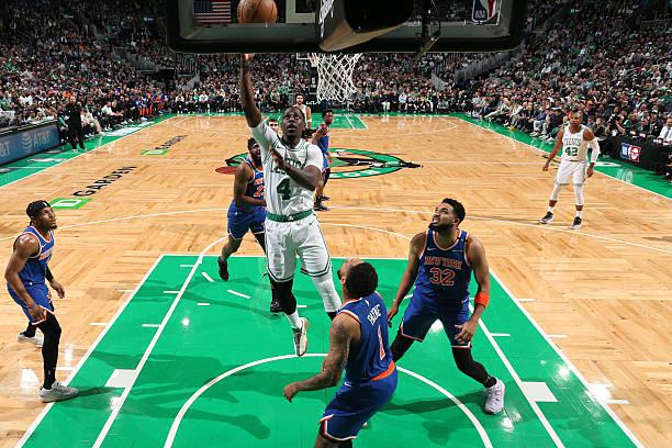 NBA东部半决赛G1：尼克斯惊天翻盘，霍勒迪表现出色成亮点