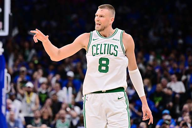 NBA东部半决赛G1：尼克斯惊天翻盘，波尔津吉斯表现令人无语