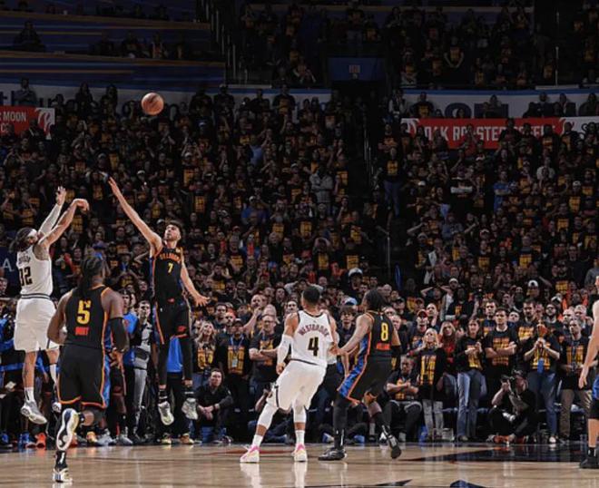 NBA 季后赛西部半决赛 G1：掘金 121-119 绝杀雷霆，赛后迎来四个好消息