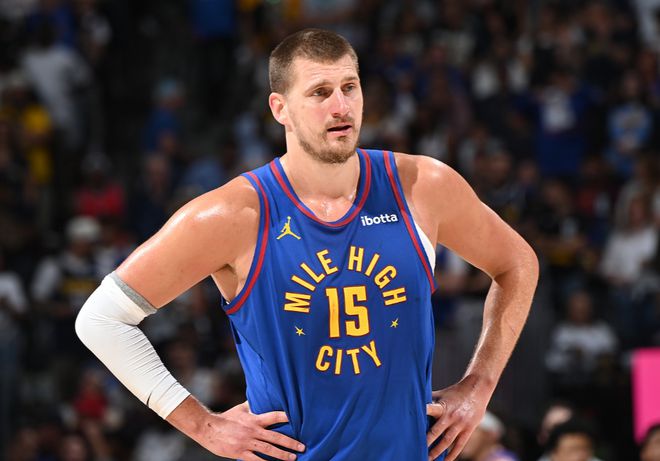 NBA季后赛西部次轮：雷霆主场激战掘金，亚历山大出色仍难阻失利