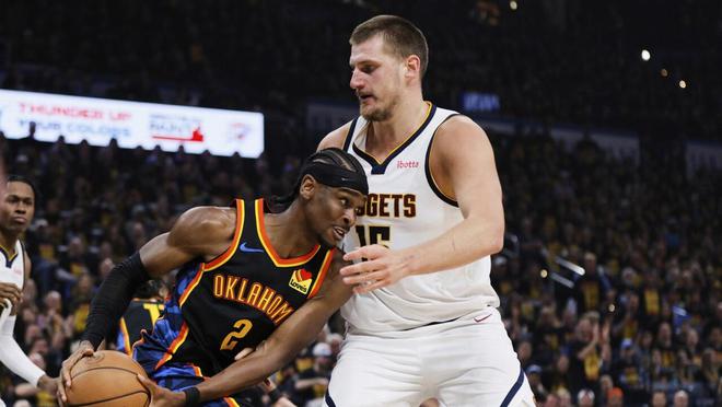 NBA季后赛半决赛雷霆VS掘金第一场：激战正酣，雷霆意外落马