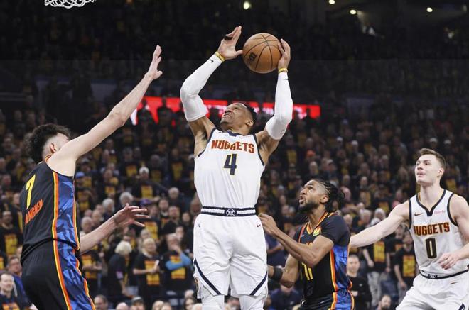 NBA季后赛半决赛雷霆VS掘金第一场：激战正酣，雷霆意外落马