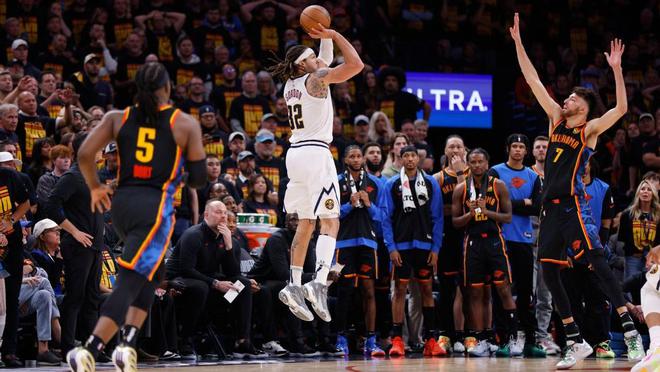NBA季后赛半决赛雷霆VS掘金第一场：激战正酣，雷霆意外落马