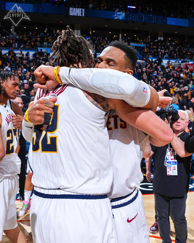NBA季后赛半决赛雷霆VS掘金第一场：激战正酣，雷霆意外落马