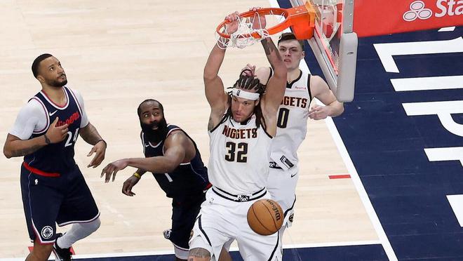 NBA季后赛半决赛雷霆VS掘金第一场：激战正酣，雷霆意外落马
