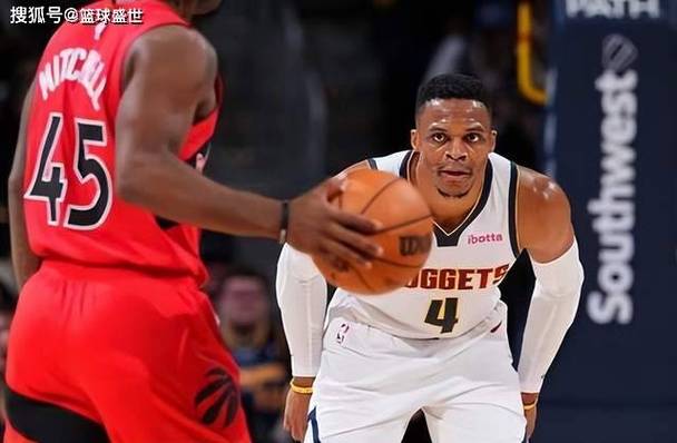 NBA西部半决赛：掘金阿隆-戈登三分绝杀，威少高效表现助力开门红