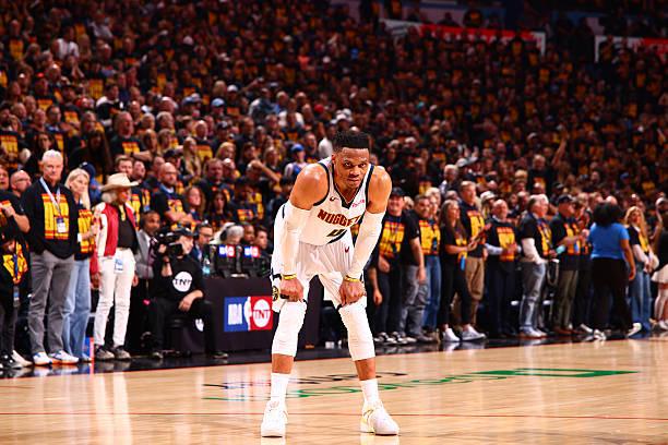 NBA西部半决赛：掘金阿隆-戈登三分绝杀，威少高效表现助力开门红