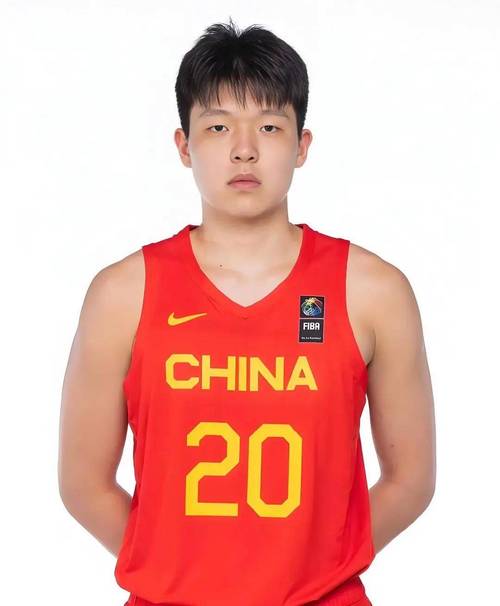 5月4日淄博籍球员杨瀚森赴美特训 为NBA选秀全力准备