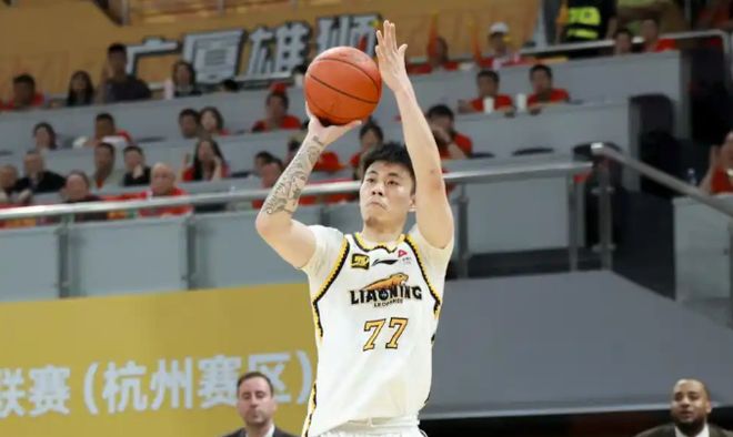 辽宁男篮卫冕决心大却遇外援等问题，下赛季夺冠希望渺茫