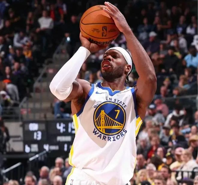 NBA季后赛G1：勇士客场胜森林狼，巴特勒希尔德格林发挥出色
