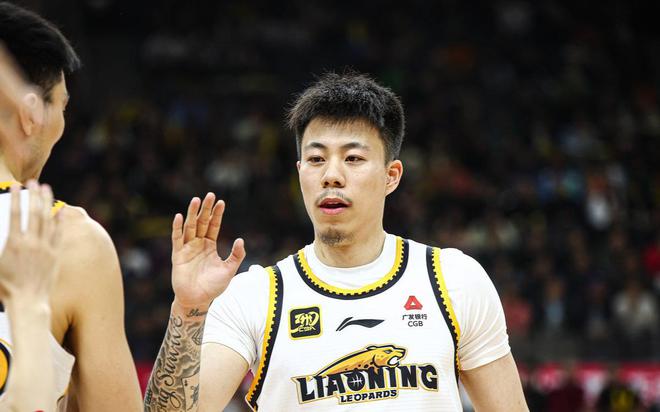 辽宁男篮乌龙事件：张镇麟胯部伤势及手术计划引关注