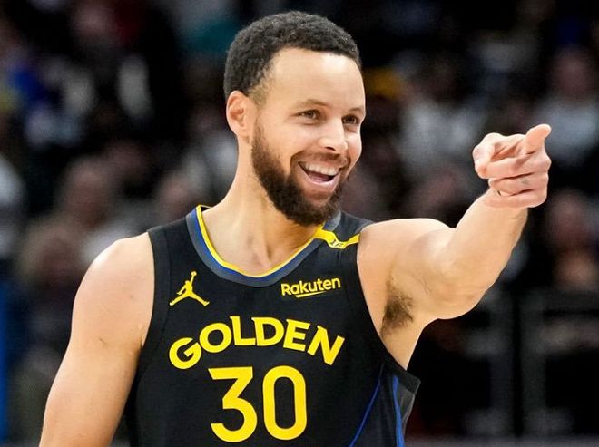 NBA 季后赛：金州勇士客场力克以逸待劳的明尼苏达森林狼