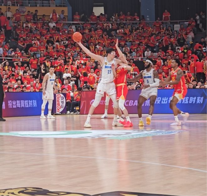 CBA总决赛北京胜广厦先下一城，各界评北京出色表现及队员影响力
