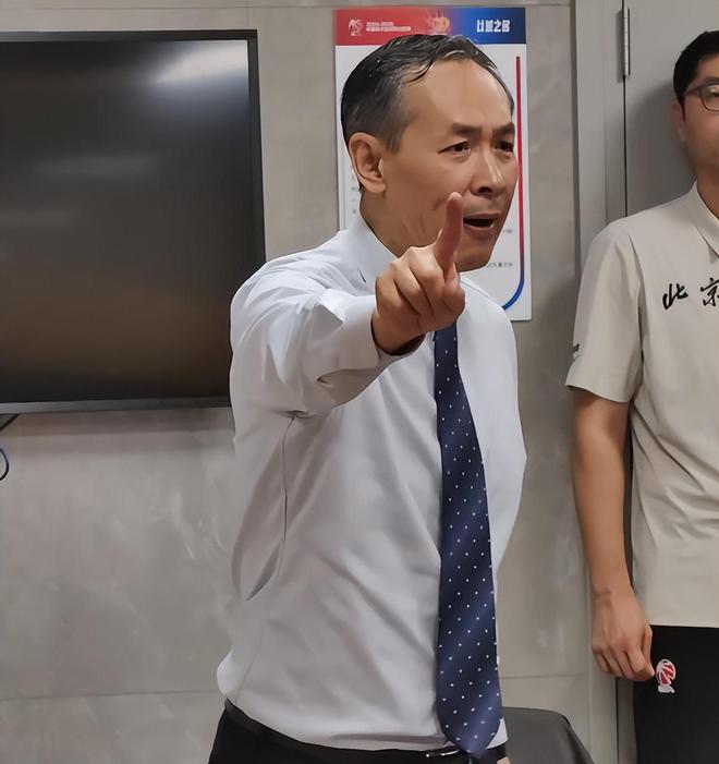 CBA总决赛首战北汽胜广厦获开门红，许利民提醒第二场更残酷