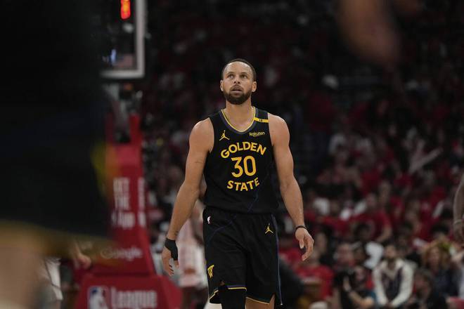 NBA 季后赛半决赛勇士vs森林狼g1：库里受伤引球迷担忧