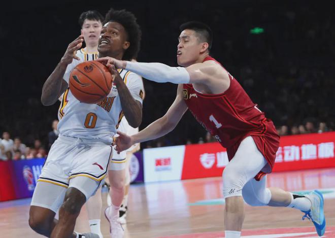 CBA总决赛北京首钢开门红！陈盈骏成大腿，背后十年淬炼成峰路