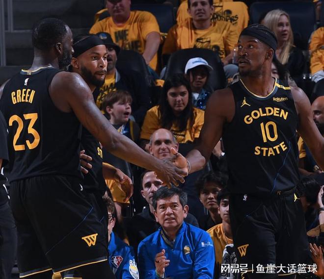 北京时间5月8日勇士公布库里伤势，至少缺席G2 - G4且将随队治疗