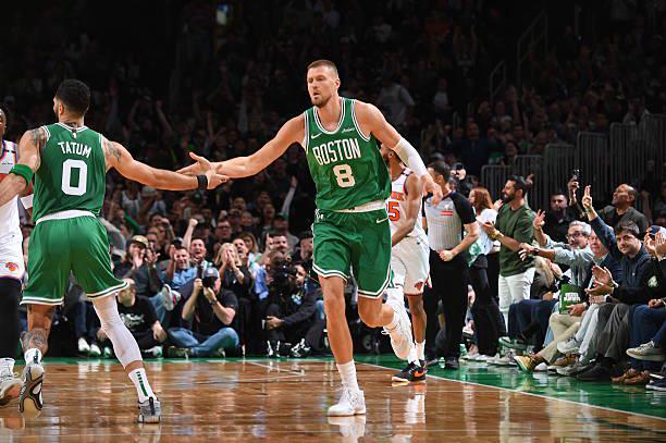 NBA东部半决赛G2：纽约尼克斯惊天逆转 波尔津吉斯表现遭质疑